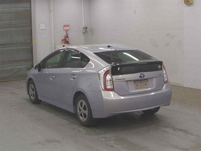 2012 Toyota Prius - Thumbnail
