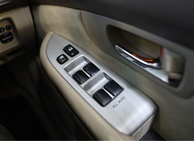 2005 Toyota HARRIER - Thumbnail