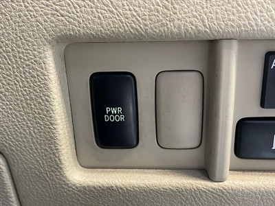 2005 Toyota HARRIER - Thumbnail