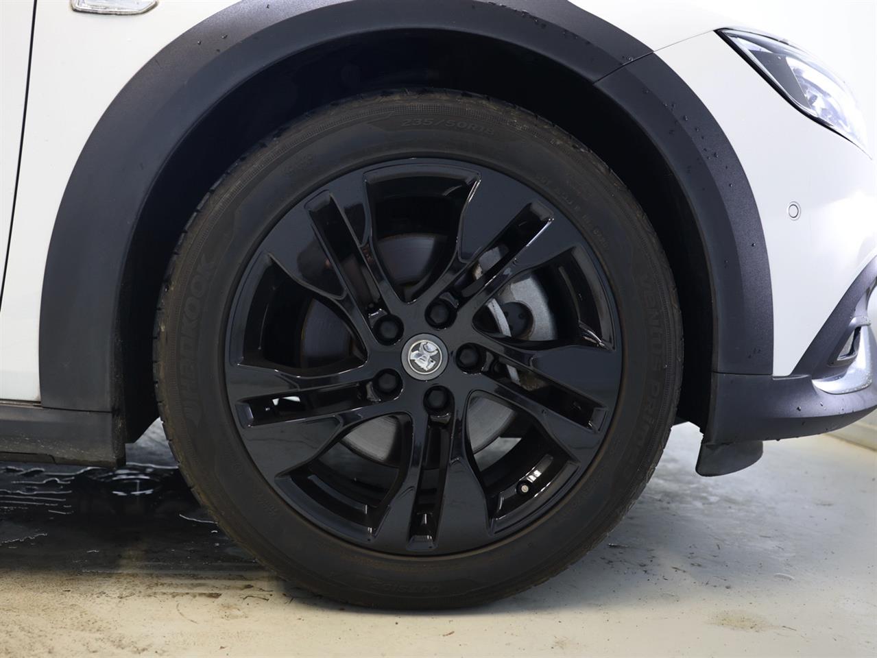 2019 Holden Calais