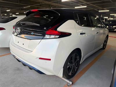2018 Nissan Leaf - Thumbnail