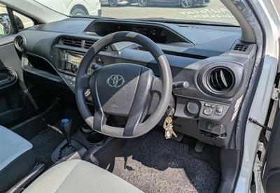 2015 Toyota Aqua - Thumbnail