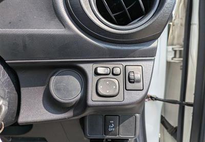 2015 Toyota Aqua - Thumbnail