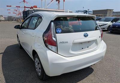 2015 Toyota Aqua - Thumbnail