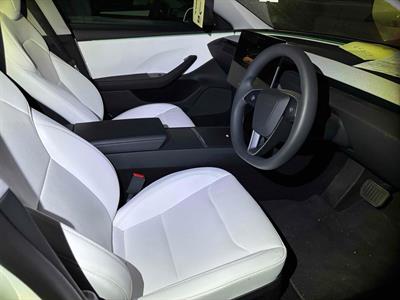 2025 Tesla Model 3 - Thumbnail