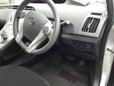 2013 Toyota Prius - Thumbnail
