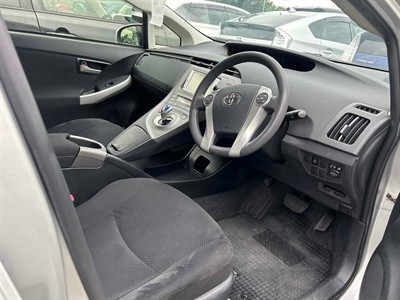 2013 Toyota Prius - Thumbnail