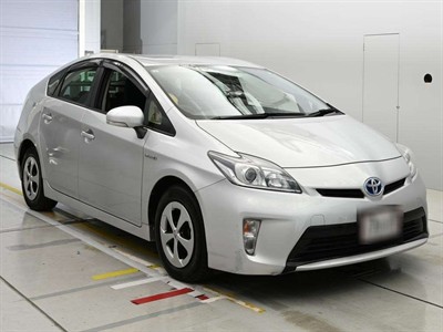 2013 Toyota Prius - Thumbnail