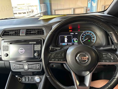 2017 Nissan Leaf - Thumbnail