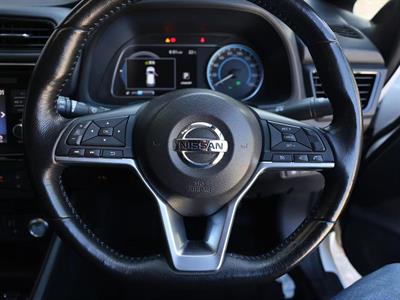 2017 Nissan Leaf - Thumbnail