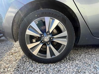 2017 Nissan Leaf - Thumbnail