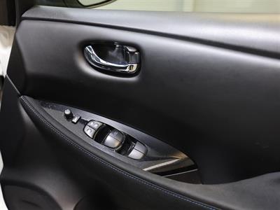 2018 Nissan Leaf - Thumbnail