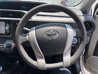 2013 Toyota Aqua - Thumbnail