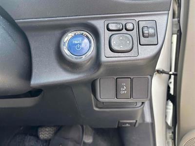 2013 Toyota Aqua - Thumbnail