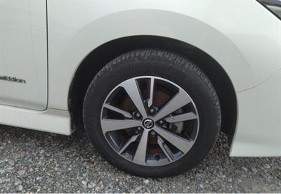 2019 Nissan Leaf - Thumbnail