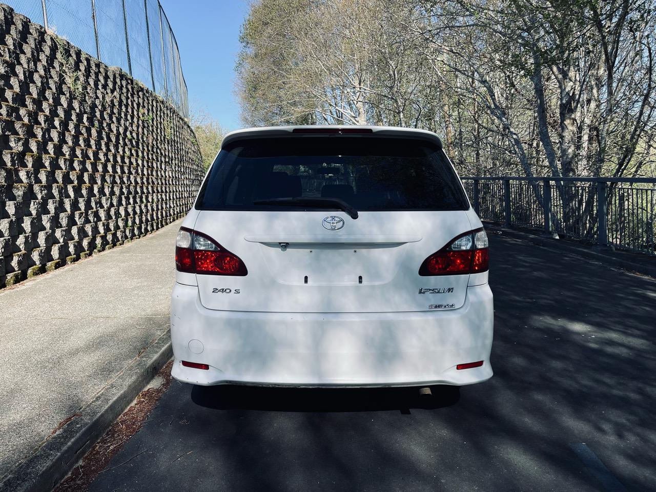2006 Toyota IPSUM