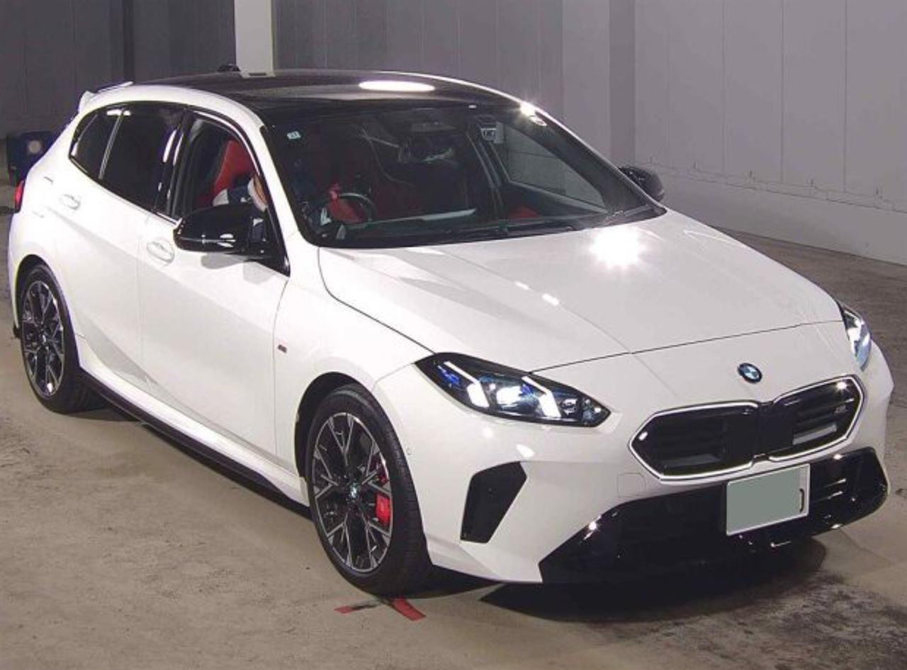2025 BMW M135i