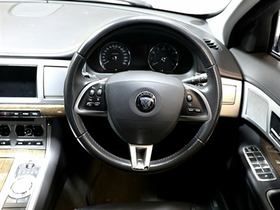 2015 Jaguar XF - Thumbnail
