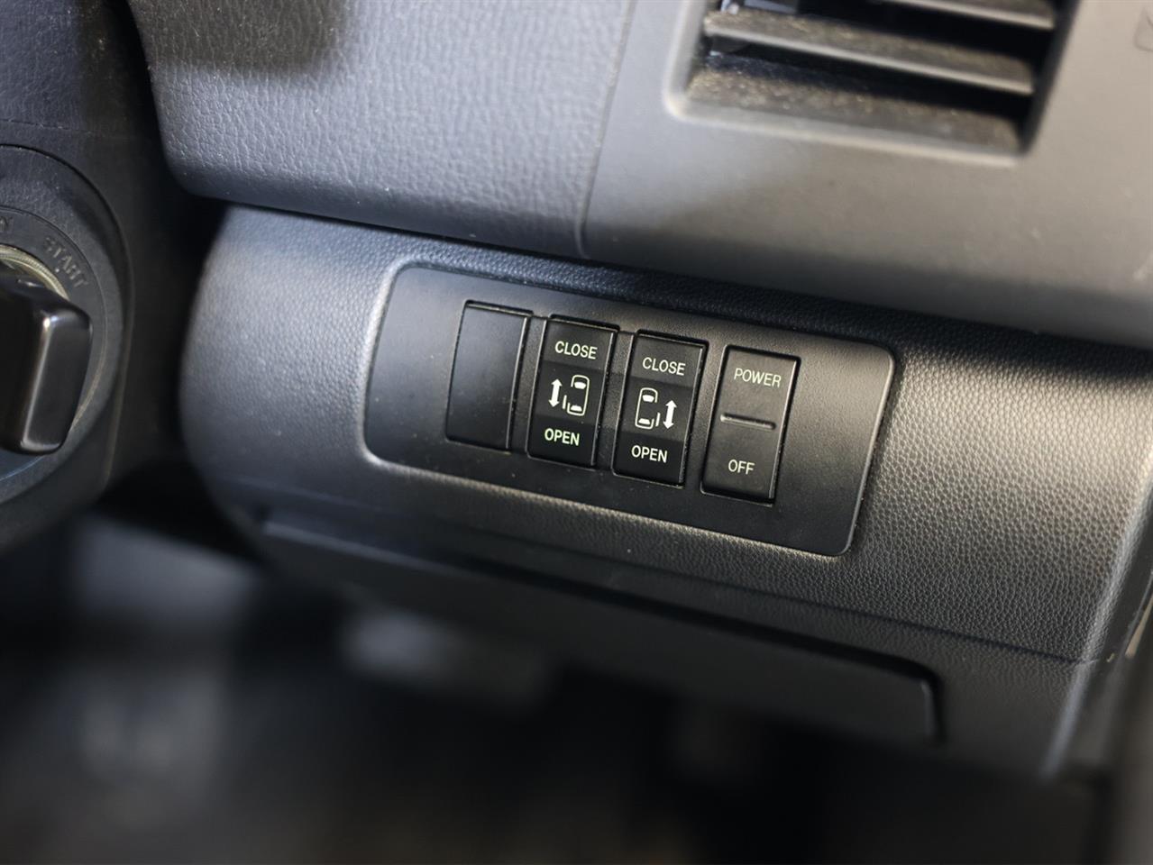 2008 Mazda MPV
