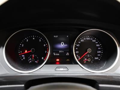 2017 Volkswagen Tiguan - Thumbnail