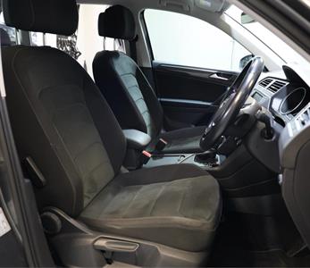 2017 Volkswagen Tiguan - Thumbnail