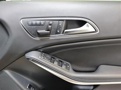 2017 Mercedes-Benz GLA 220 d - Thumbnail
