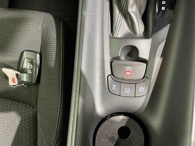 2018 Toyota C-HR - Thumbnail