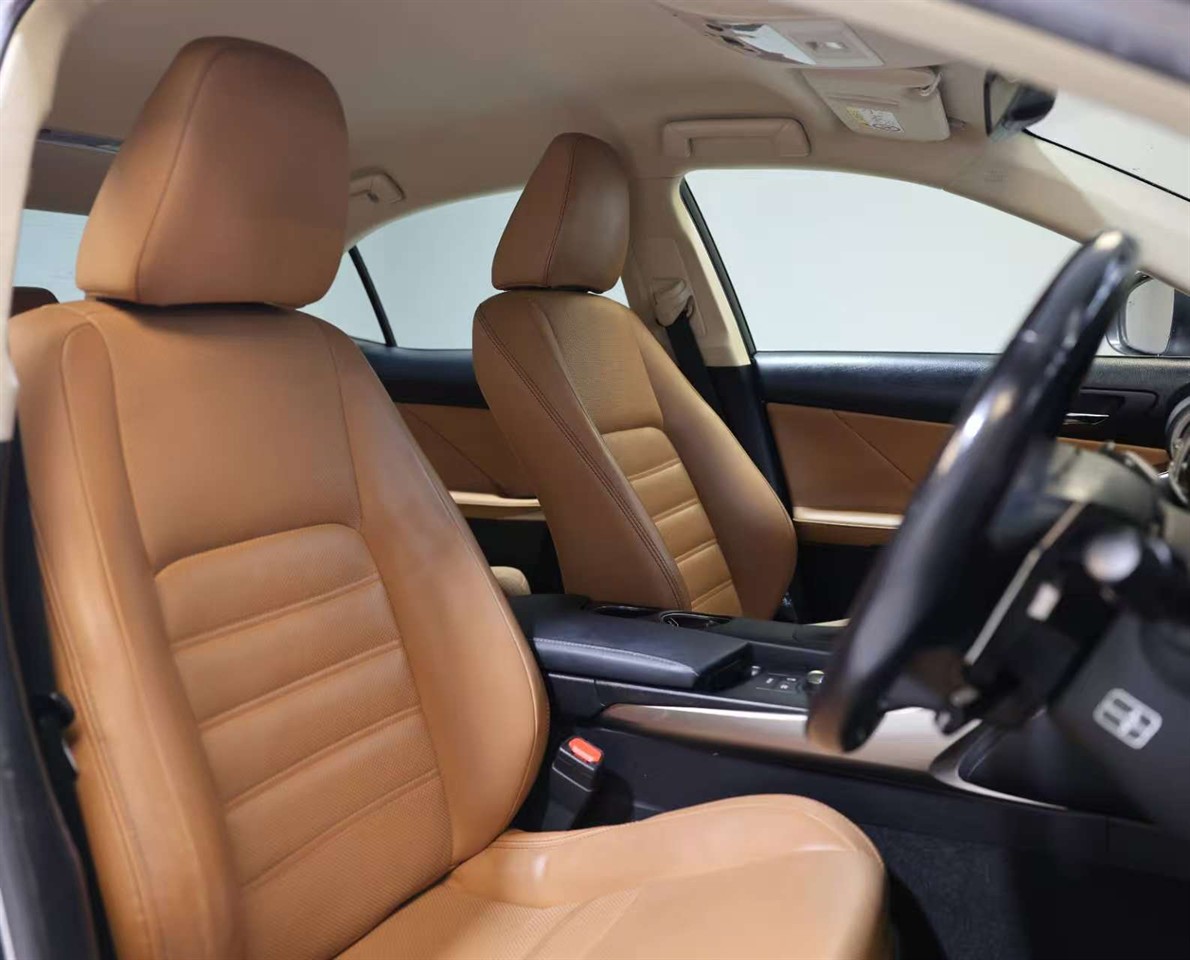2015 Lexus IS 300H