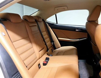 2015 Lexus IS 300H - Thumbnail