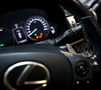 2015 Lexus IS 300H - Thumbnail