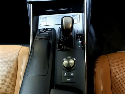 2015 Lexus IS 300H - Thumbnail