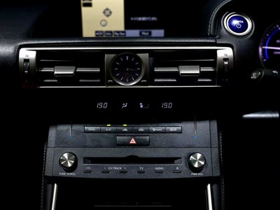 2015 Lexus IS 300H - Thumbnail