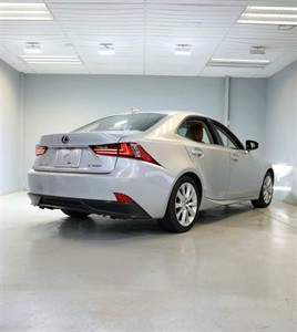 2015 Lexus IS 300H - Thumbnail