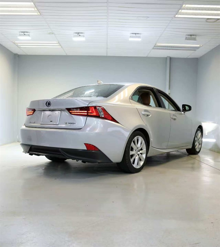 2015 Lexus IS 300H