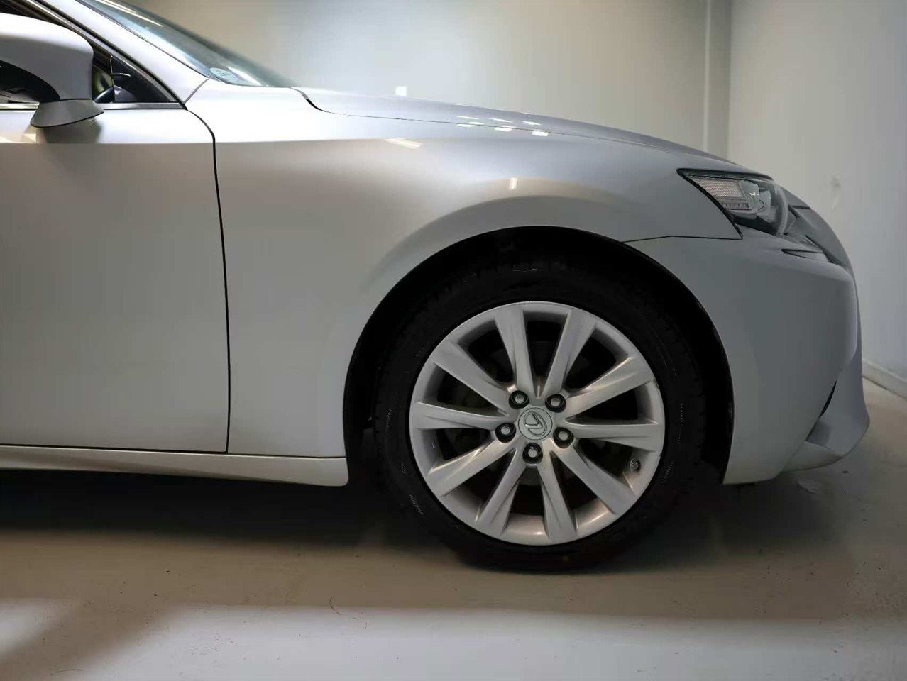 2015 Lexus IS 300H