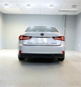 2015 Lexus IS 300H - Thumbnail