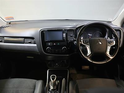 2015 Mitsubishi Outlander - Thumbnail