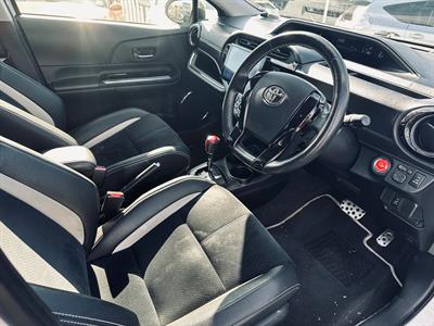2015 Toyota Aqua - Thumbnail