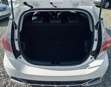 2015 Toyota Aqua - Thumbnail