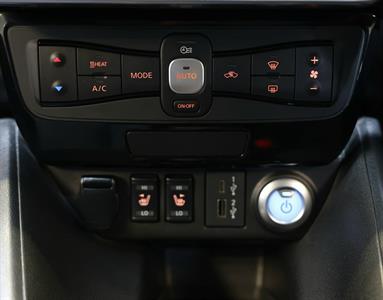2020 Nissan Leaf - Thumbnail