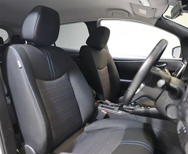 2020 Nissan Leaf - Thumbnail