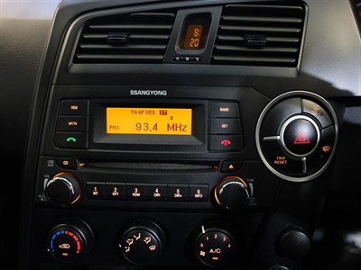 2015 Ssangyong Actyon - Thumbnail