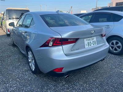 2016 Lexus IS 200t - Thumbnail