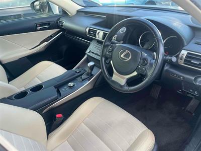 2016 Lexus IS 200t - Thumbnail