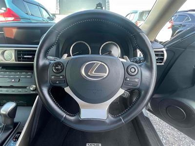 2016 Lexus IS 200t - Thumbnail