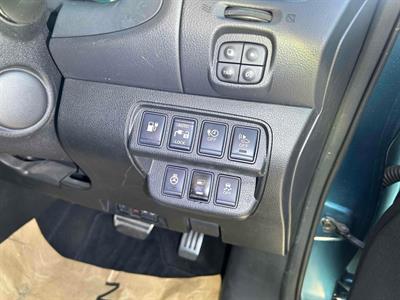 2017 Nissan Leaf - Thumbnail