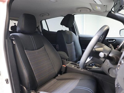 2021 Nissan Leaf - Thumbnail