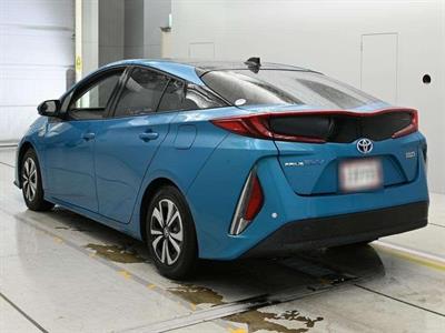 2017 Toyota Prius - Thumbnail