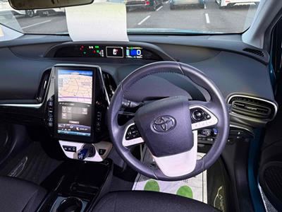2017 Toyota Prius - Thumbnail