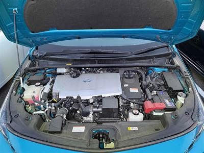 2017 Toyota Prius - Thumbnail